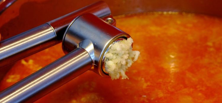 Pros and Cons of Garlic Presses